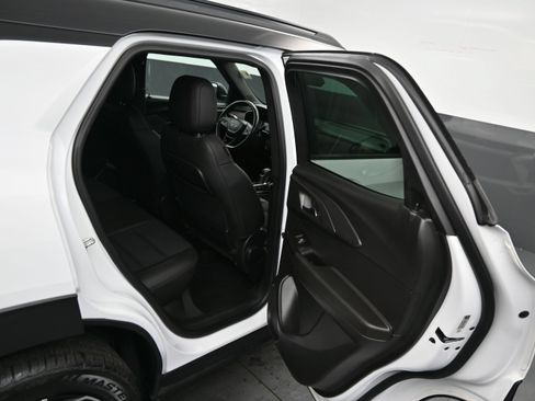 Used 2021 Chevrolet TrailBlazer RS w/ Sun and Liftgate Package FWD image 10