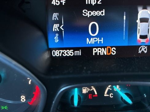 Used 2018 Ford Escape SE w/ SE Sport Appearance Package image 9