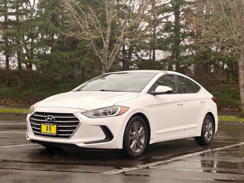Used 2017 Hyundai Elantra SE image 1