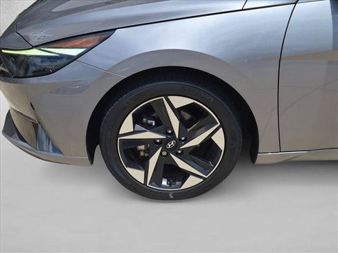 Used 2023 Hyundai Elantra Limited FWD image 10
