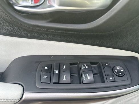 Used 2020 Jeep Cherokee Latitude Plus w/ Cold Weather Group AWD/4WD image 22