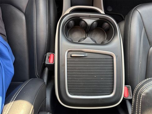 Certified 2024 Chrysler Pacifica Touring-L image 22