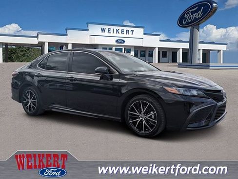 Used 2024 Toyota Camry SE image 1