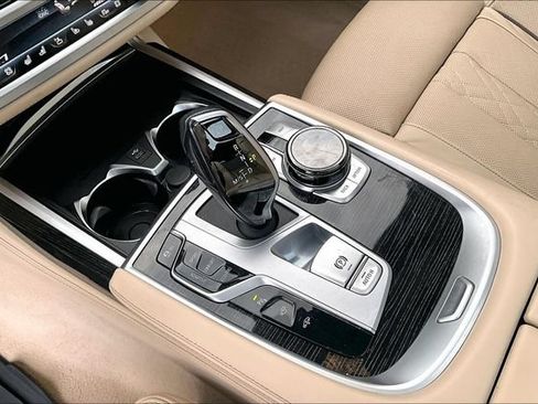 Used 2020 BMW 750i xDrive w/ Executive Package AWD/4WD image 18
