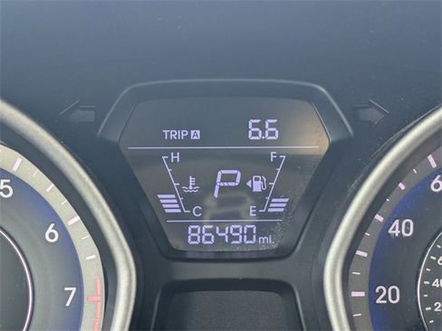 Used 2016 Hyundai Elantra SE image 25