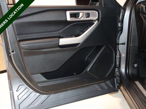 Used 2021 Ford Explorer Limited w/ Equipment Group 301A AWD/4WD image 34
