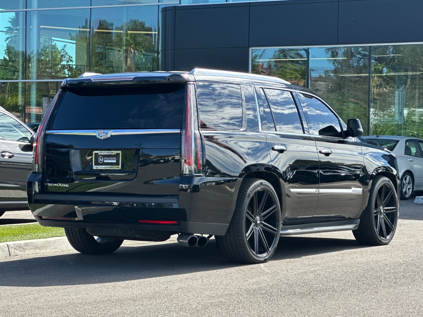 Used 2016 Cadillac Escalade 2WD image 3