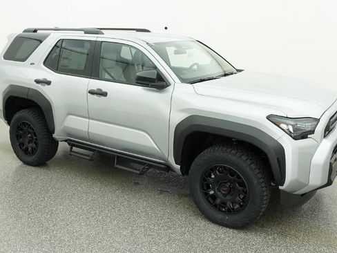 New 2026 Toyota 4Runner SR5 AWD/4WD image 12