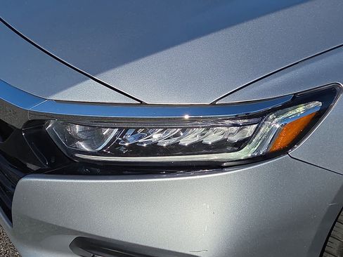 Used 2018 Honda Accord EX image 10