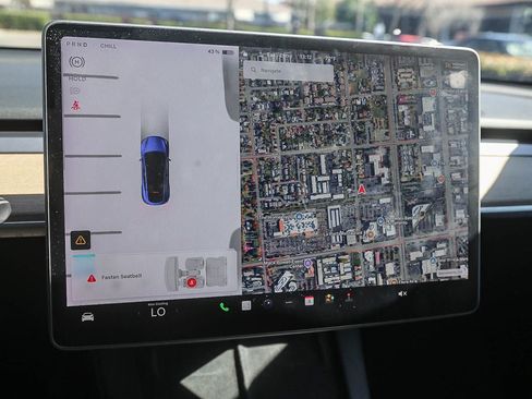 Used 2022 Tesla Model Y Long Range image 6