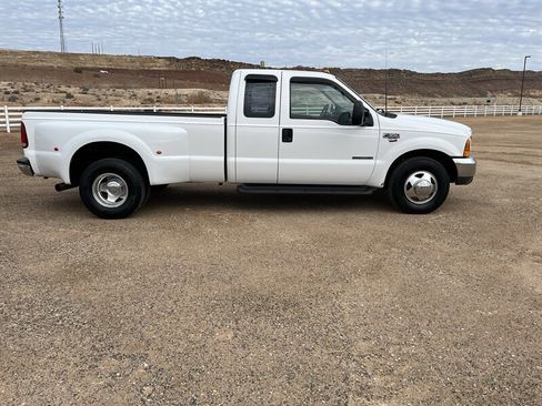 Used 1999 Ford F350 Lariat image 2