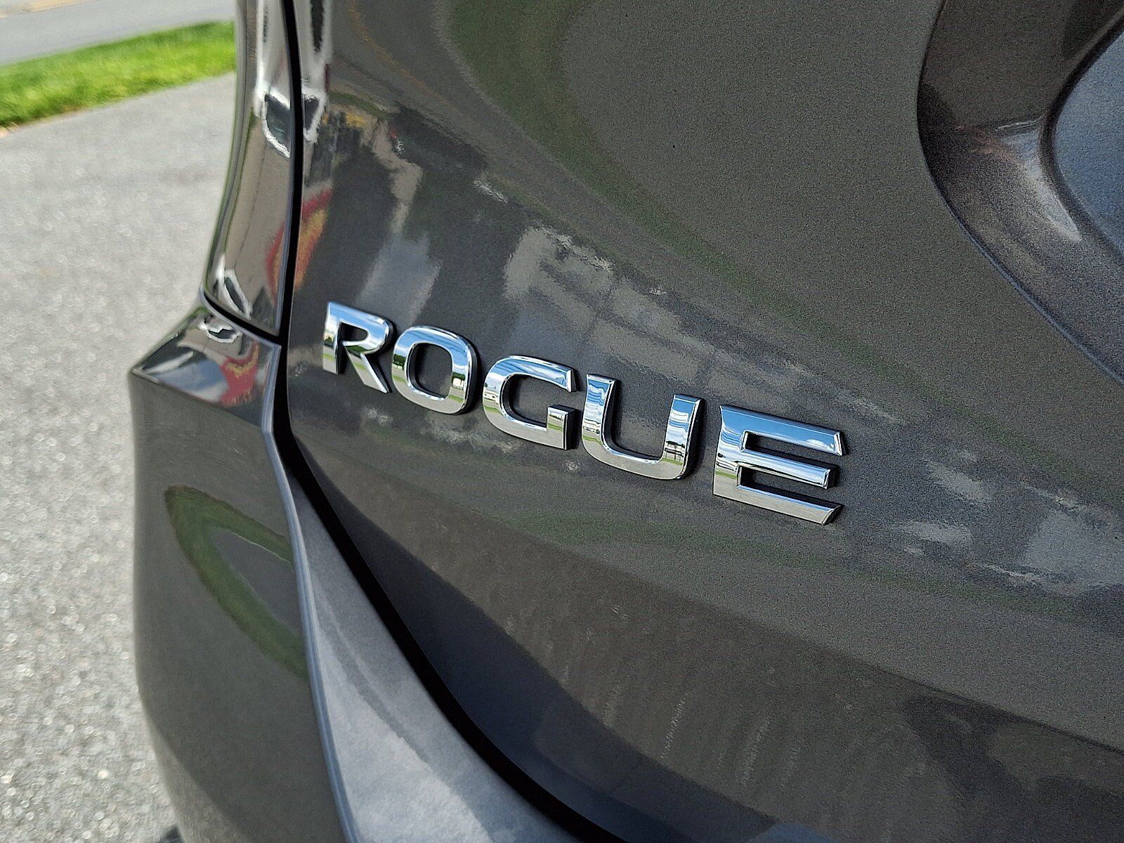 Used 2017 Nissan Rogue SV AWD/4WD image 29