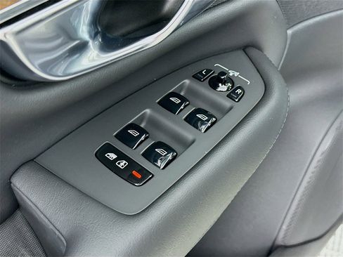 Used 2025 Volvo XC90 B6 Plus w/ Protection Package Premier image 16