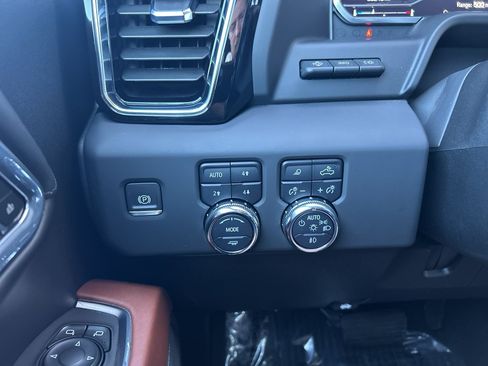 Used 2024 GMC Sierra 3500 Denali Ultimate AWD/4WD image 27