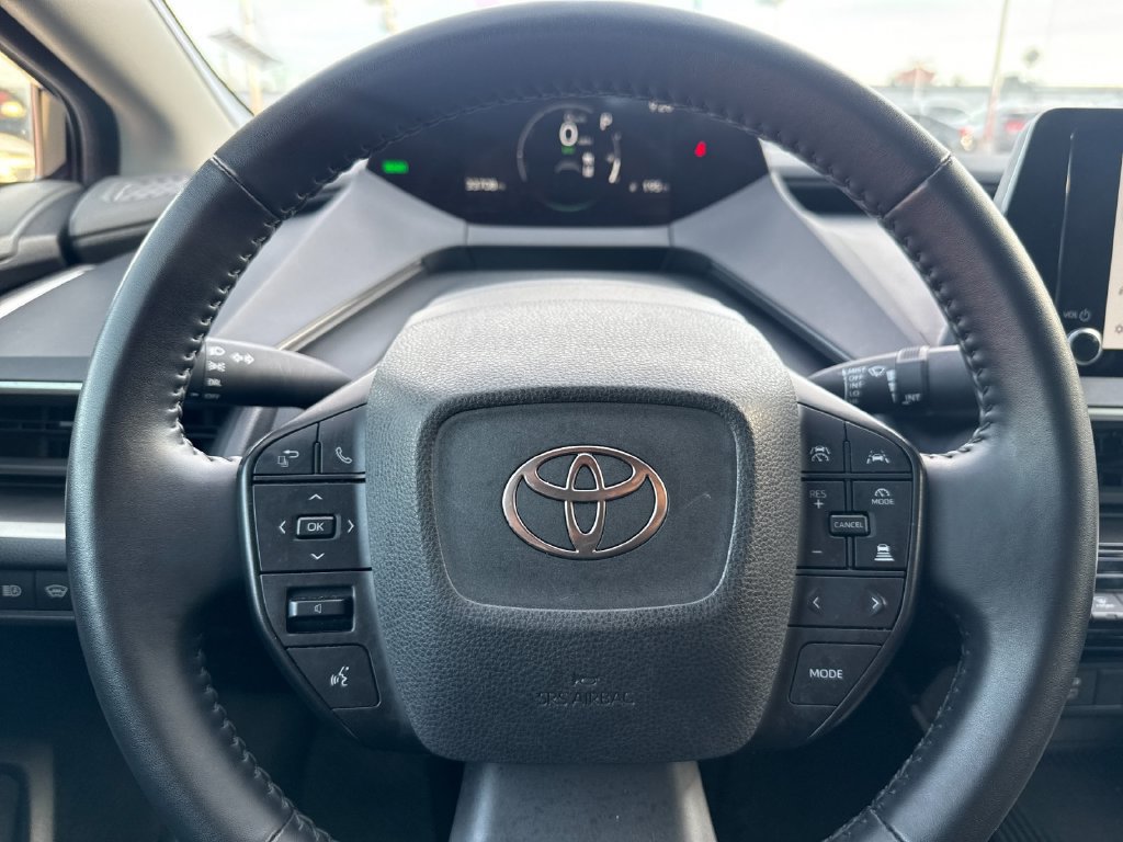 Certified 2025 Toyota Prius LE FWD image 24