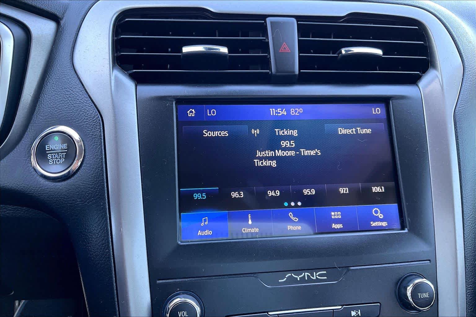 Used 2020 Ford Fusion SE FWD image 32