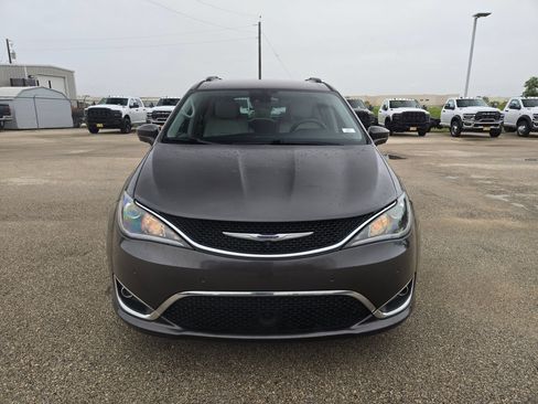 Used 2020 Chrysler Pacifica Touring-L Plus FWD image 8