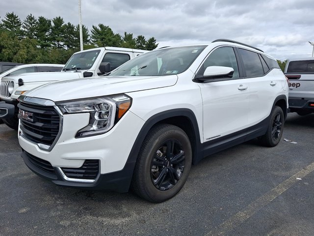Used 2024 GMC Terrain SLE w/ Driver Convenience Package AWD/4WD image 3
