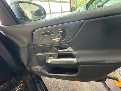 Used 2023 Mercedes-Benz GLB 250 4MATIC image 35
