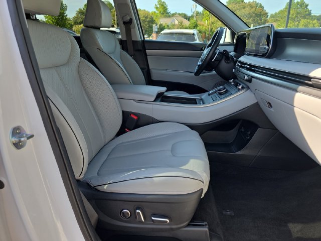 Used 2025 Hyundai Palisade SEL FWD image 16