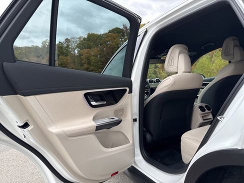 Certified 2025 Mercedes-Benz GLC 300 4MATIC image 21