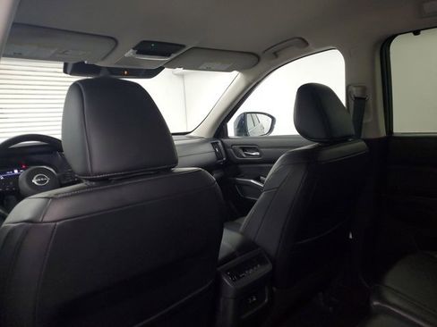 Used 2022 Nissan Pathfinder SL image 12