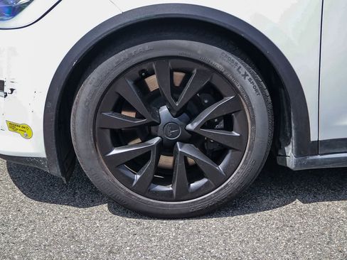 Used 2022 Tesla Model X Plaid image 9