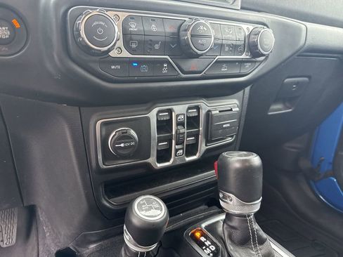 Used 2023 Jeep Wrangler Unlimited Sahara w/ Cold Weather Group image 15