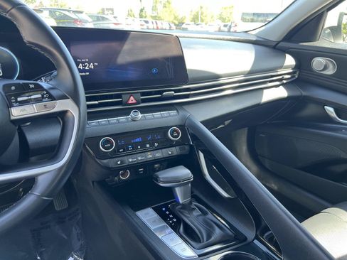 Certified 2023 Hyundai Elantra Limited w/ Preferred Accessory Package FWD image 35