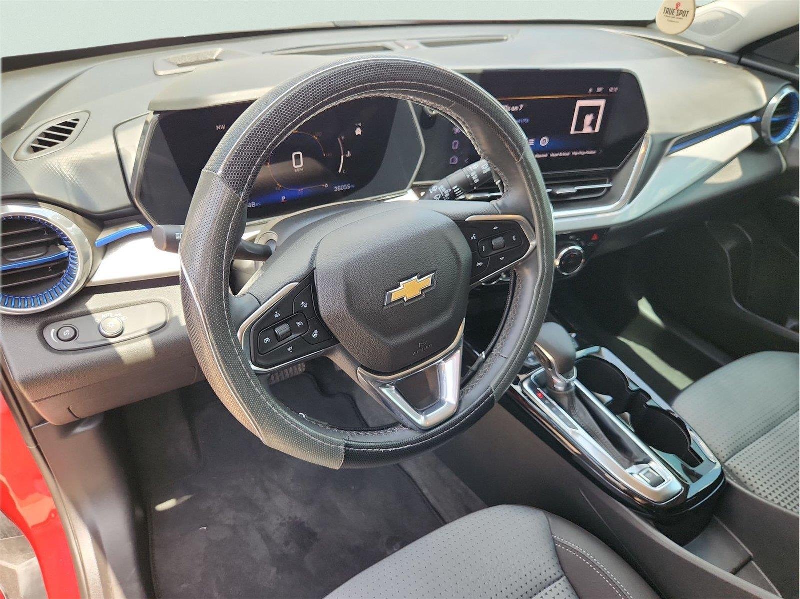 Certified 2024 Chevrolet Trax LT w/ LT Convenience Package FWD image 9