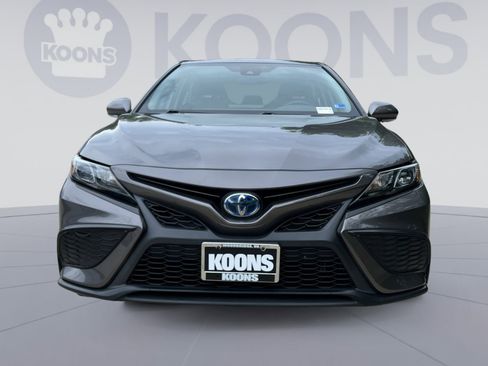 Used 2024 Toyota Camry SE w/ Cold Weather Package FWD image 4