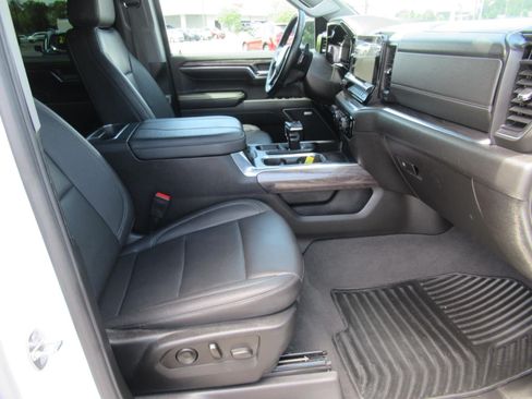 Used 2023 Chevrolet Silverado 1500 LTZ w/ Z71 Off-Road Package AWD/4WD image 10
