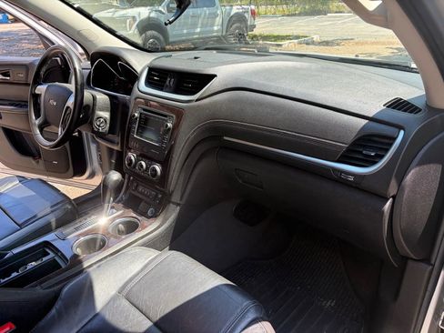 Used 2017 Chevrolet Traverse LT image 11