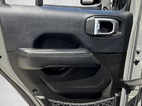 Used 2019 Jeep Wrangler Unlimited Sahara AWD/4WD image 18