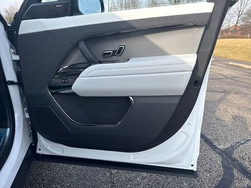 New 2026 Land Rover Range Rover Sport SE image 15