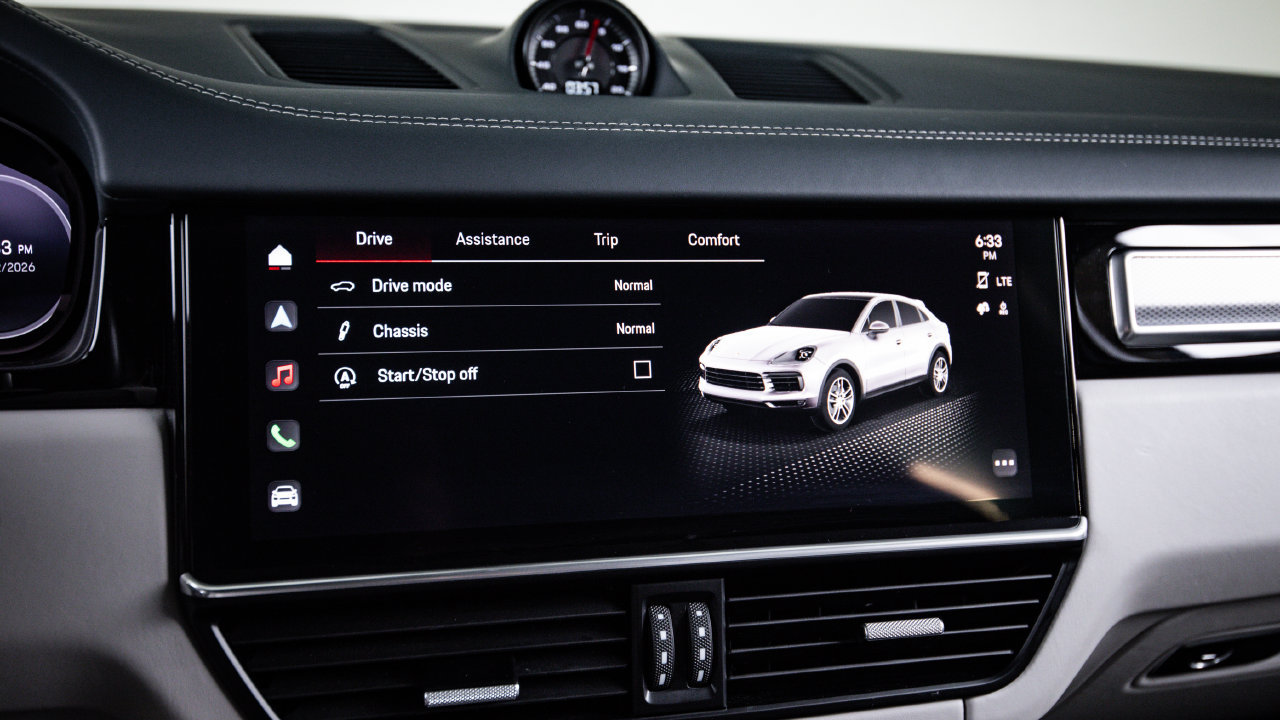 Certified 2022 Porsche Cayenne Coupe AWD/4WD image 18