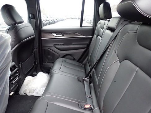 New 2025 Jeep Grand Cherokee Limited w/ Black Appearance Package image 13