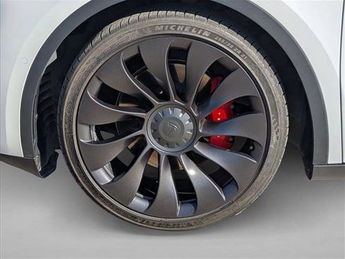 Used 2022 Tesla Model Y Performance image 26