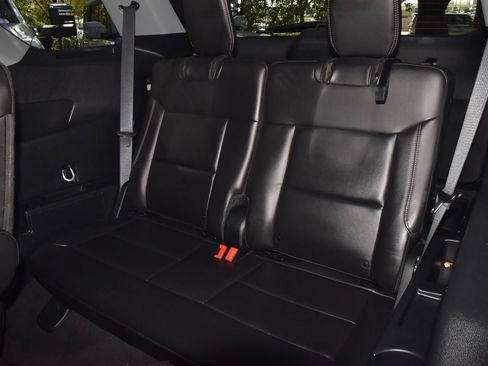 Used 2023 Ford Explorer XLT w/ Equipment Group 202A AWD/4WD image 15