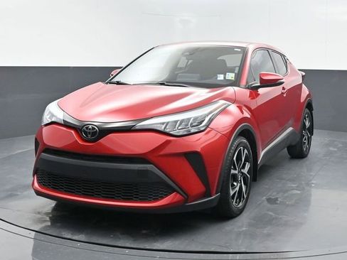 Used 2022 Toyota C-HR XLE image 3