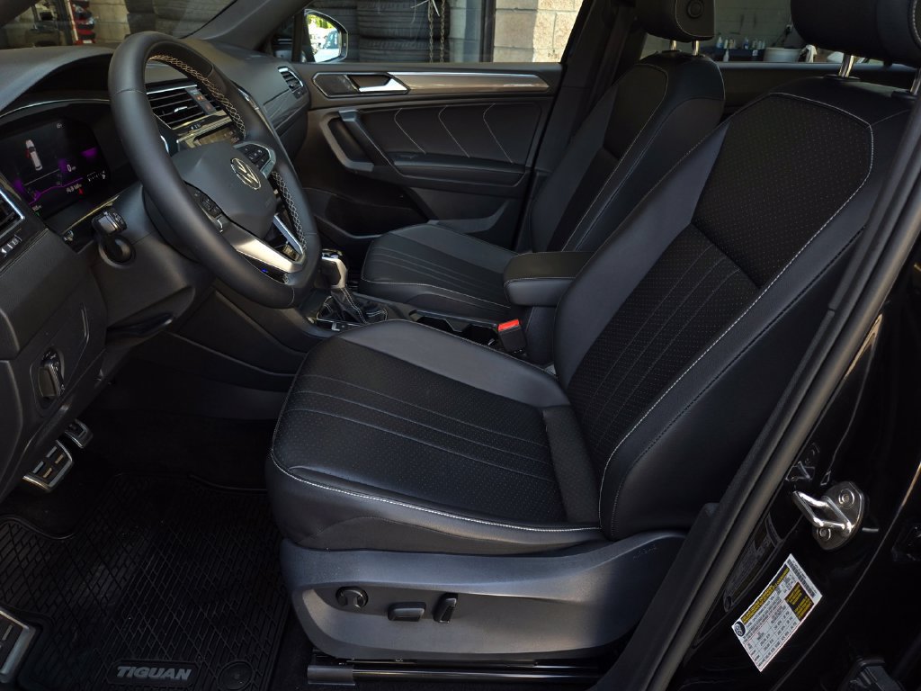 Used 2023 Volkswagen Tiguan SE R-Line FWD image 18