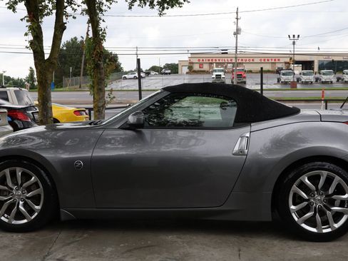 Used 2013 Nissan 370Z Roadster image 2