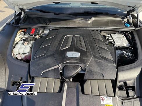 Used 2023 Porsche Cayenne Platinum Edition image 45