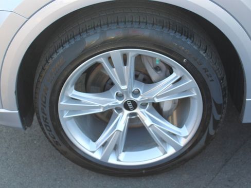 Used 2022 Audi Q8 Premium Plus image 27