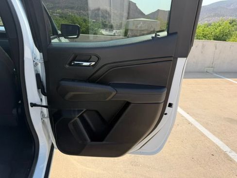 Used 2024 Chevrolet Colorado LT AWD/4WD image 17
