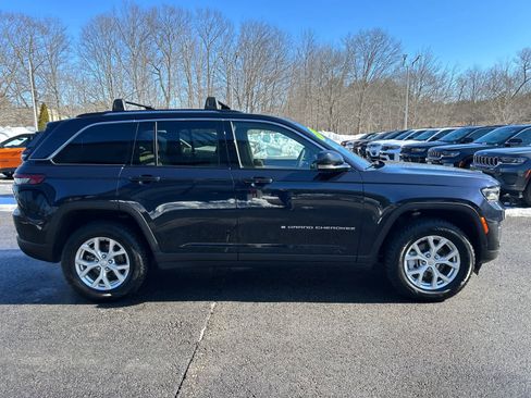 Used 2023 Jeep Grand Cherokee Limited image 3