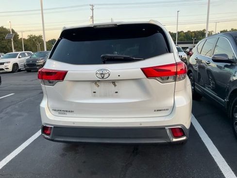 Used 2019 Toyota Highlander Limited FWD image 9