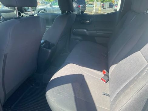 Used 2017 Toyota Tacoma TRD Sport w/ Tow Package RWD image 7