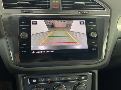 Used 2020 Volkswagen Tiguan SEL image 9