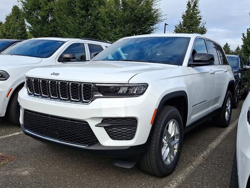 New 2025 Jeep Grand Cherokee Laredo X image 1